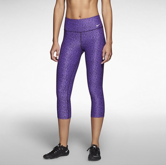 nike legendary tight capri